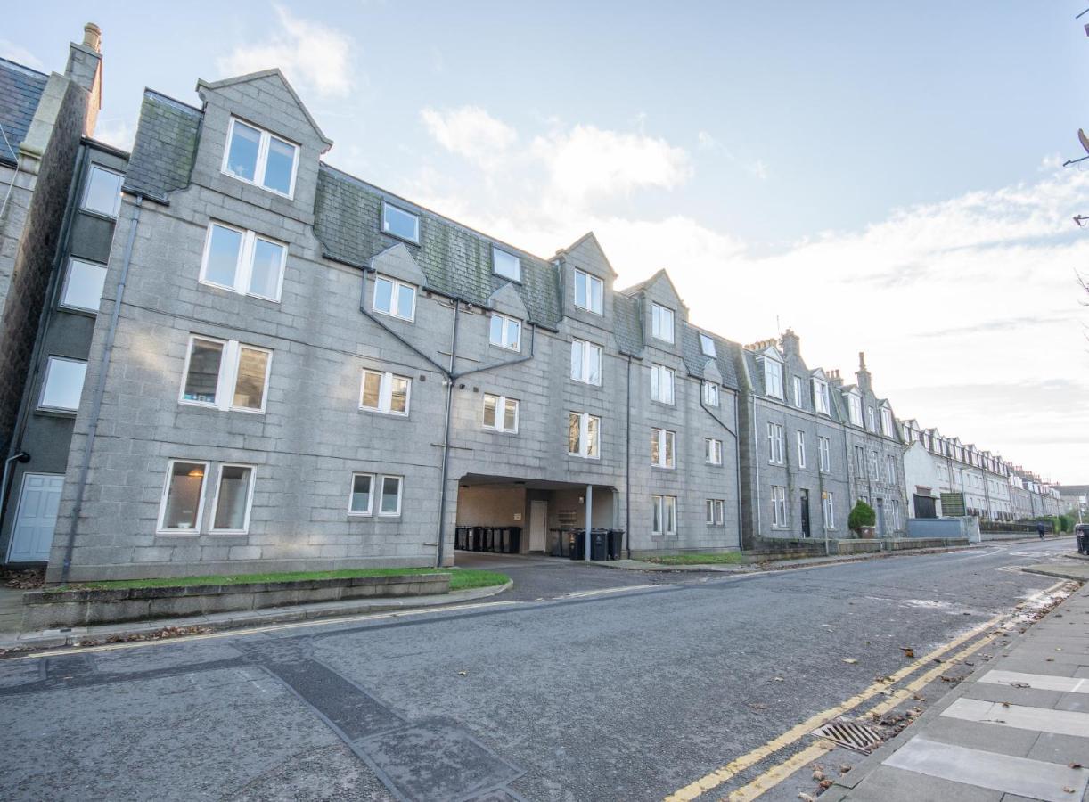 Dwellcome Home Ltd 2 King Beds West End Apt, Half Mile To Union Street Yet Quiet, Free Allocated Parking Space At Rear Entrance & Fast Wifi, Ideal For Long Term Contractor, Corporate, Etc Stays, Regular Housekeeping Option - See Our Site For Assuranc Αμπερντήν Εξωτερικό φωτογραφία