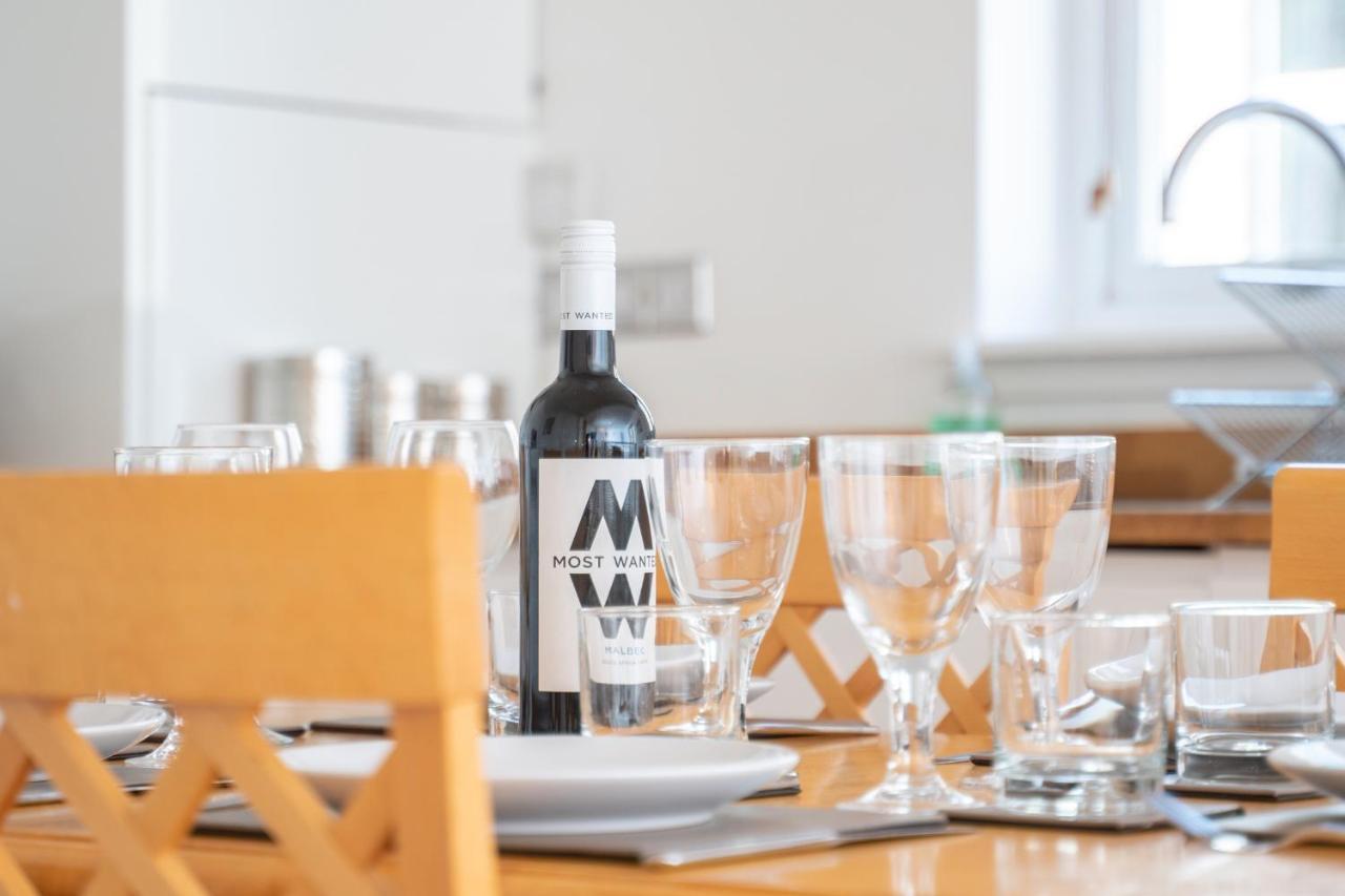 Dwellcome Home Ltd 2 King Beds West End Apt, Half Mile To Union Street Yet Quiet, Free Allocated Parking Space At Rear Entrance & Fast Wifi, Ideal For Long Term Contractor, Corporate, Etc Stays, Regular Housekeeping Option - See Our Site For Assuranc Αμπερντήν Εξωτερικό φωτογραφία