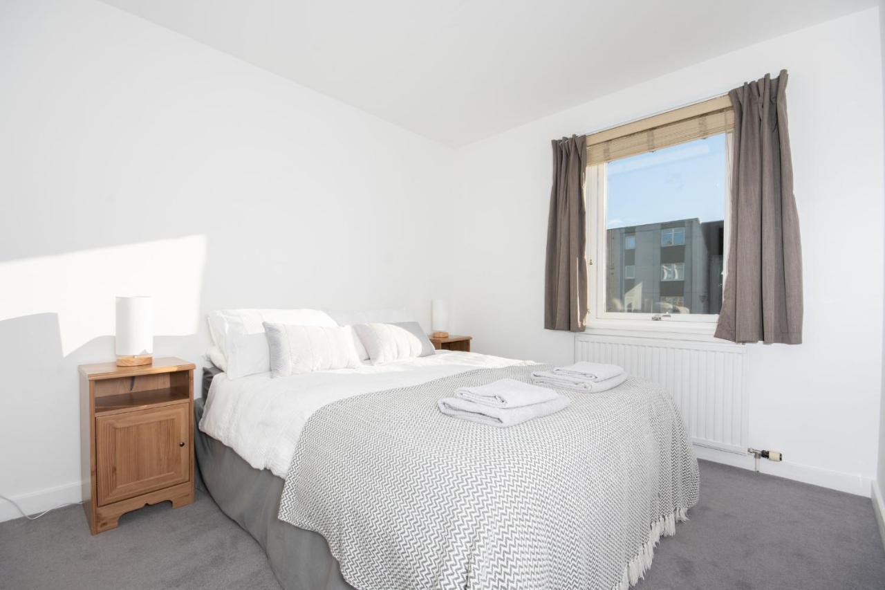 Dwellcome Home Ltd 2 King Beds West End Apt, Half Mile To Union Street Yet Quiet, Free Allocated Parking Space At Rear Entrance & Fast Wifi, Ideal For Long Term Contractor, Corporate, Etc Stays, Regular Housekeeping Option - See Our Site For Assuranc Αμπερντήν Εξωτερικό φωτογραφία