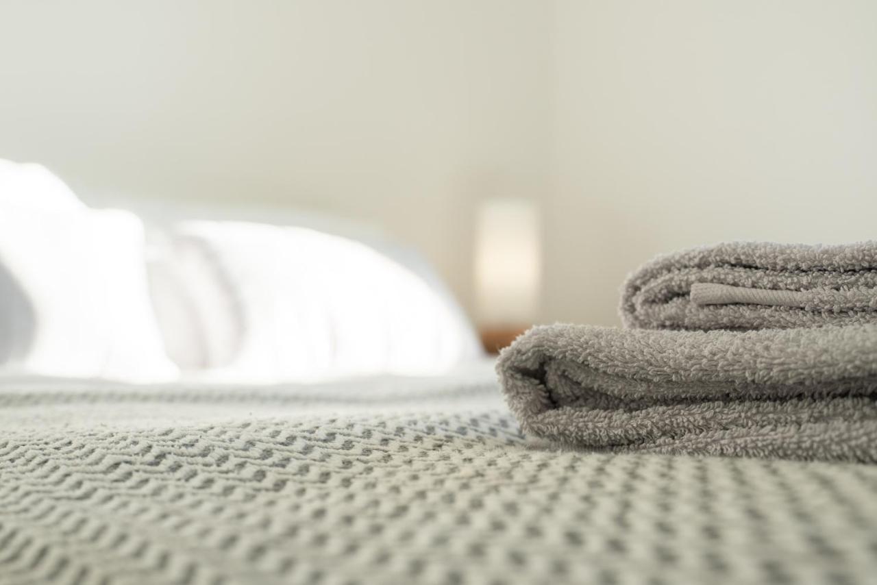 Dwellcome Home Ltd 2 King Beds West End Apt, Half Mile To Union Street Yet Quiet, Free Allocated Parking Space At Rear Entrance & Fast Wifi, Ideal For Long Term Contractor, Corporate, Etc Stays, Regular Housekeeping Option - See Our Site For Assuranc Αμπερντήν Εξωτερικό φωτογραφία