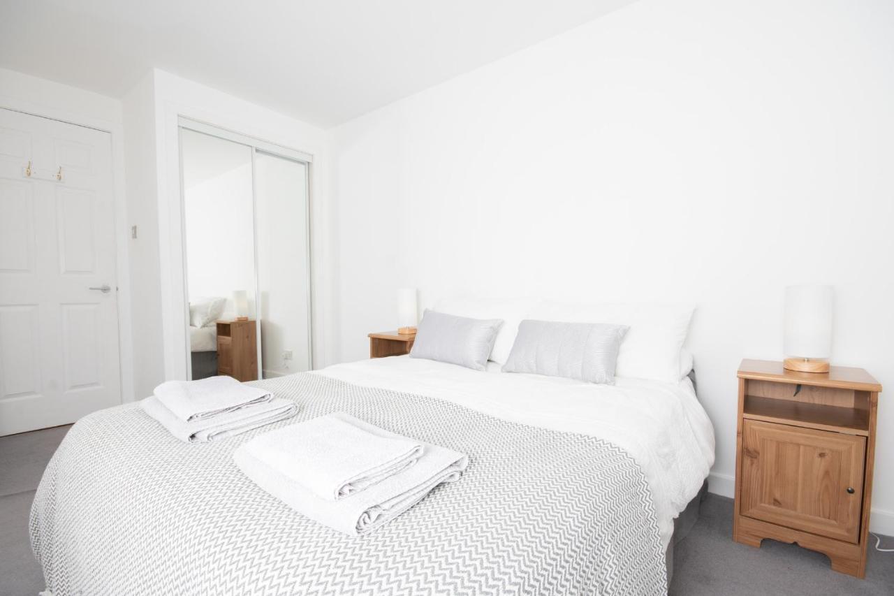 Dwellcome Home Ltd 2 King Beds West End Apt, Half Mile To Union Street Yet Quiet, Free Allocated Parking Space At Rear Entrance & Fast Wifi, Ideal For Long Term Contractor, Corporate, Etc Stays, Regular Housekeeping Option - See Our Site For Assuranc Αμπερντήν Εξωτερικό φωτογραφία