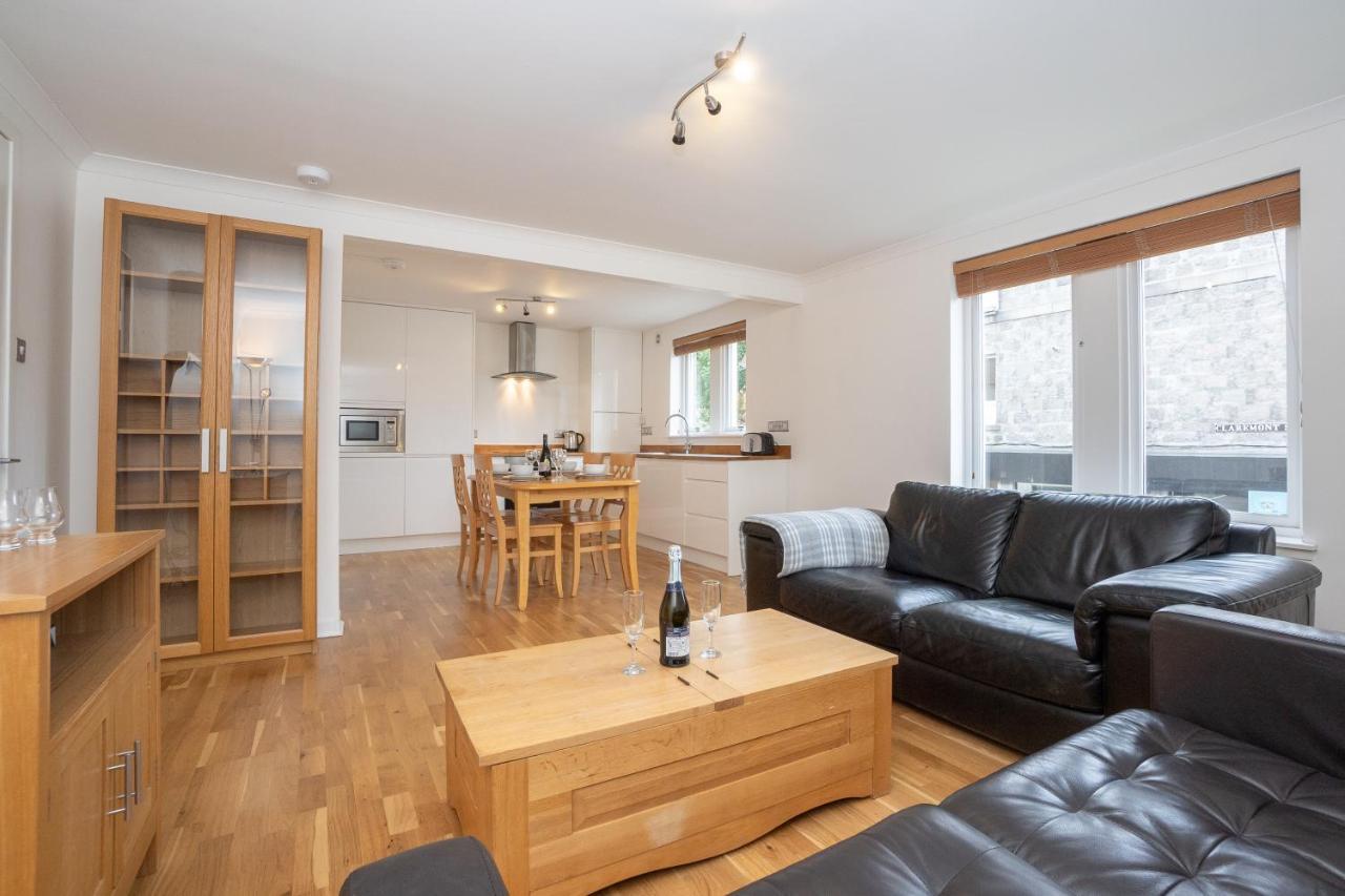 Dwellcome Home Ltd 2 King Beds West End Apt, Half Mile To Union Street Yet Quiet, Free Allocated Parking Space At Rear Entrance & Fast Wifi, Ideal For Long Term Contractor, Corporate, Etc Stays, Regular Housekeeping Option - See Our Site For Assuranc Αμπερντήν Εξωτερικό φωτογραφία